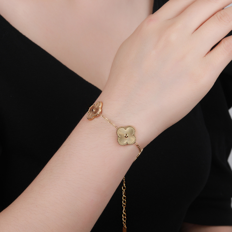 Charm Armband Luxury Clover Pendant Rostfritt stål Halsband Armband Elegant Women Gift Jewelry239i