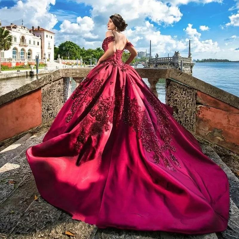 2022 Dark Red Quinceanera Dresses Sparkly Sequined Lace Ball Gown Spaghetti Straps Off Shoulder Crystal Beads Corset Back Satin Sw7819612