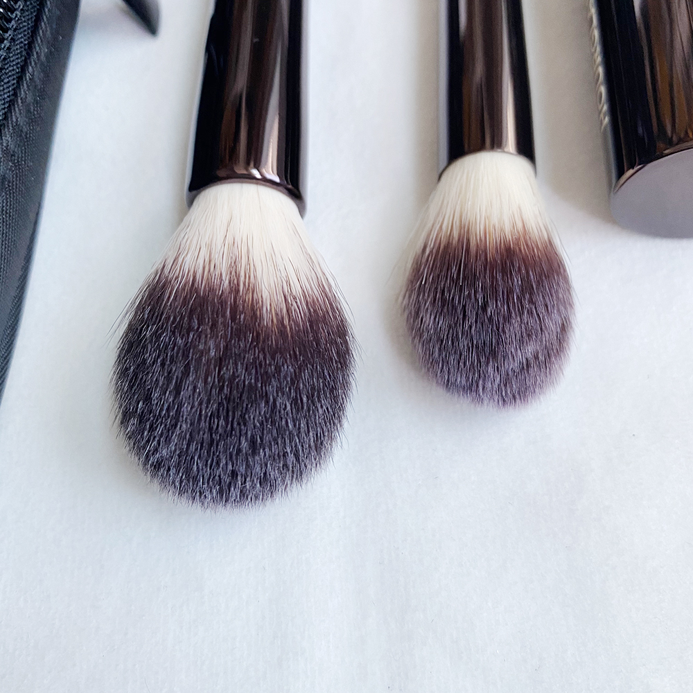 Pincéis de maquiagem de ampulheta Conjunto de viagens veganas com uma bolsa Soft Hairp Metal Metal Metal Deluxe Cosmetics Brush Kit