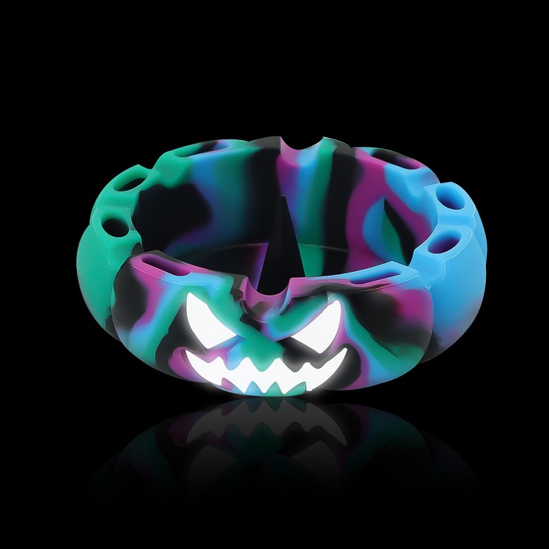 Halloween Silicone Cigarette Smoking Ashtray Ash Holder Shape Pumpkin Shape Glow no atacado de armazenamento de cigarro escuro