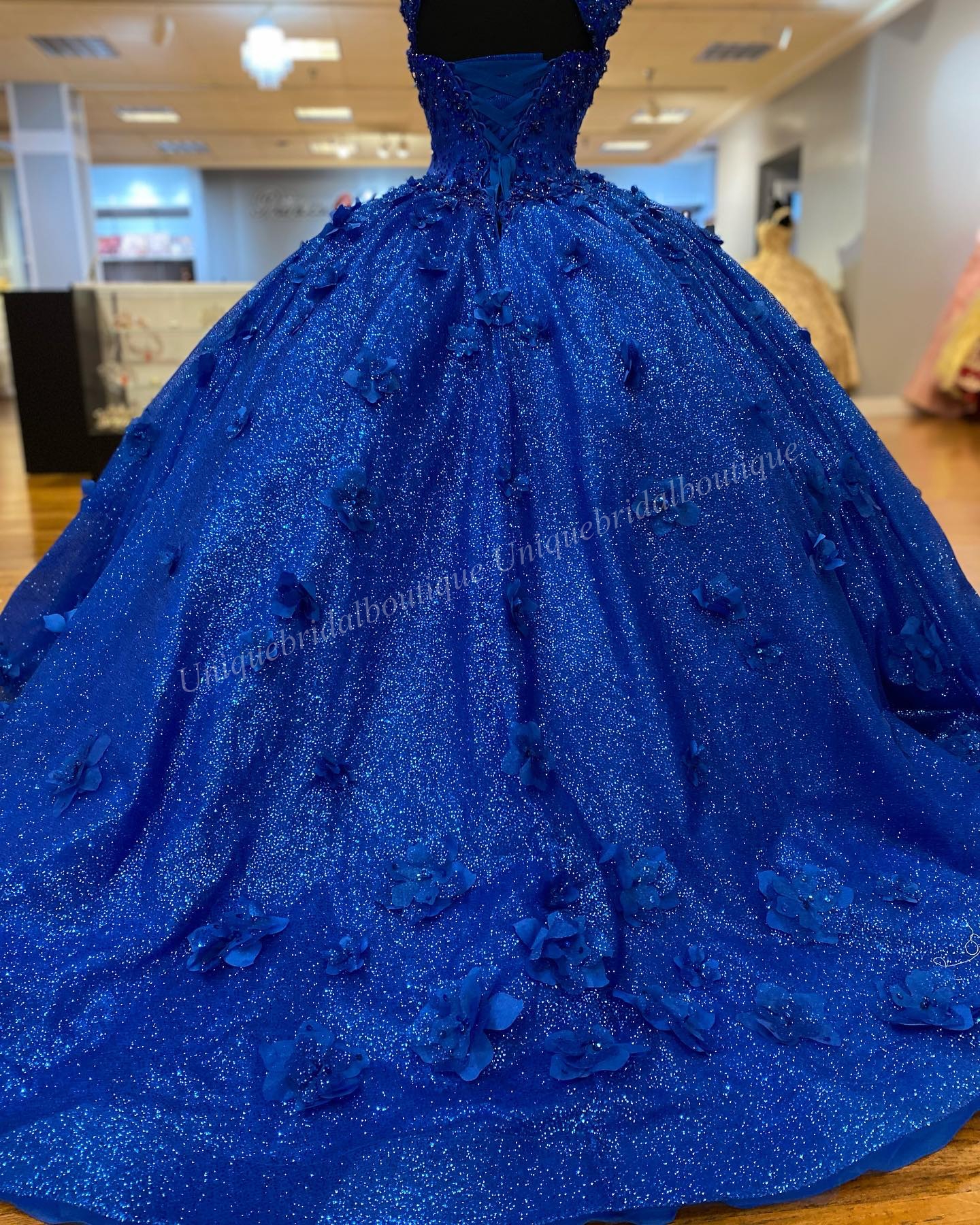 Royal Blue Quinceanera Dress Paillettes Perline Off Spalla Quince Ball Gown Fiore fatto a mano Corsetto di cristallo Sweet 15 Birthday Party Prom Vestidos De 15 Anos Rosso Verde