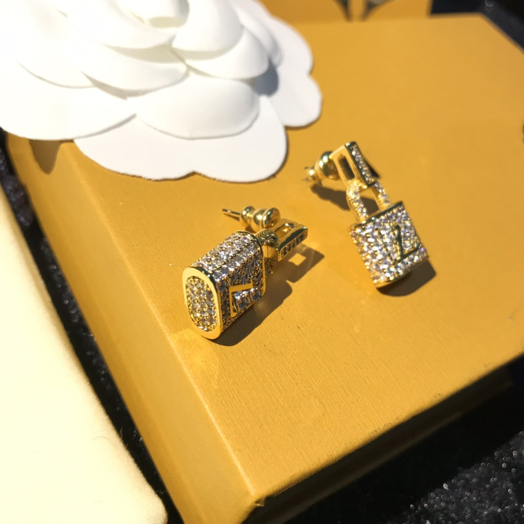 Luxurys designers earrings luxury Jewelry Stud Couple style For Women Wedding Accessories Beautiful Trend