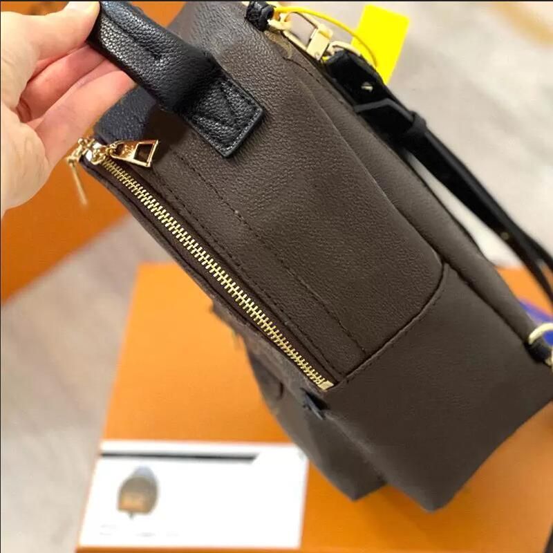 2023 Designer feminino Backpack Moda Moda Couro Infantil Backpacks Backpacks Style Lady Purse Wallet Travel Bolsa 5 Cores M4239R