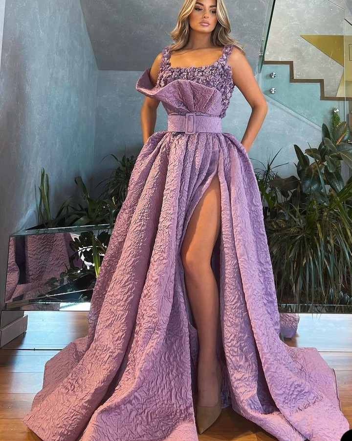 Graceful Purple A Line Prom Dresses Colletto quadrato Fiori fatti a mano Abiti da festa Split Abito da sera su misura