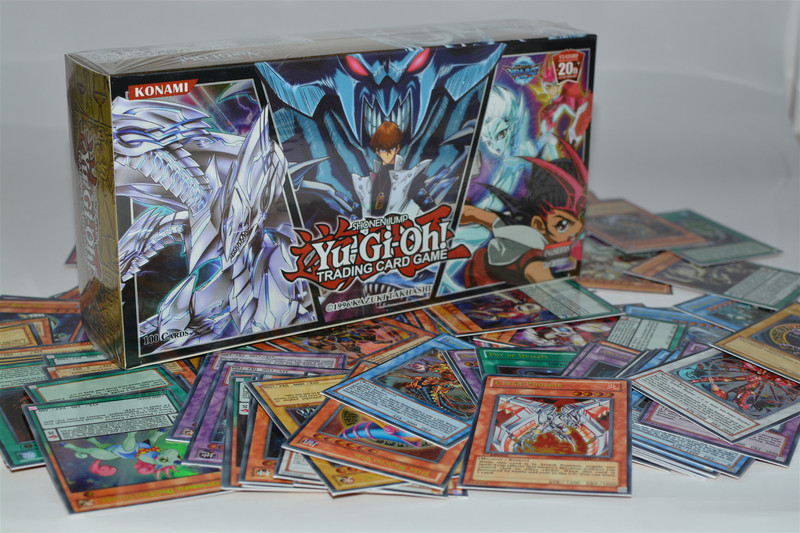 Gry karciane Yugioh 100 -częściowe set pudełko Holograficzna karta Yu gi OH Anime Game Collection Karta Dzieci Chłopiec Zabawki dla dzieci 220921