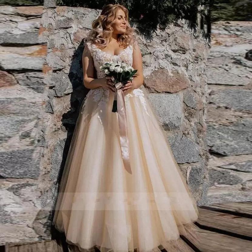 2022 Country Garden Champagne Suknia ślubna Line Lace do tylnej części szyi koronkowe aplikacje tiulowe rękawe sukienki ślubne Bridal Suknie Plus size vestido de novia