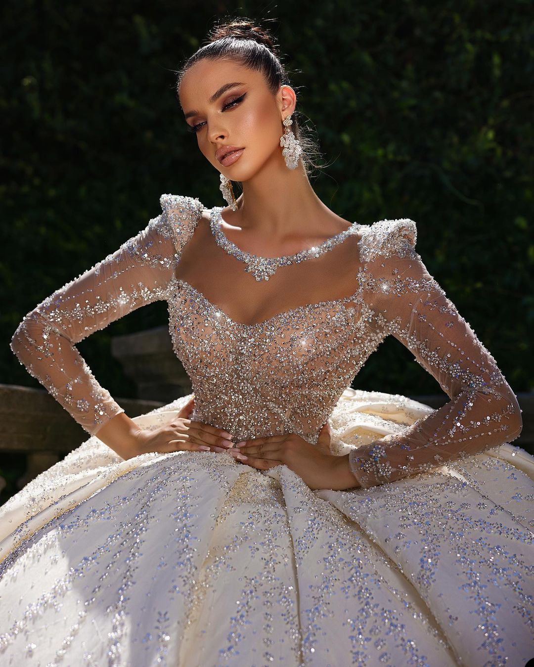 Princess Ball Gown Wedding Dresses V Neck Long Sleeves Lace Hollow Sequins Appliques Ruffles Floor Length Sparkling Luxury Bridal Gowns Plus Size robes de soiree