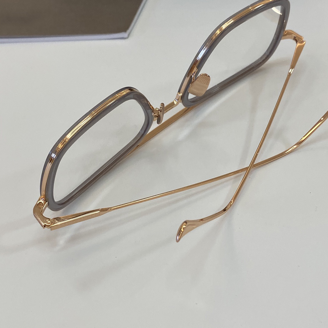 Hot Luxury Designer Optiska ramar för män Mänglas för kvinnor Kvinna Square Eyewear Stor Golden Black Frame Strålning Skyddslinser kommer med fodral