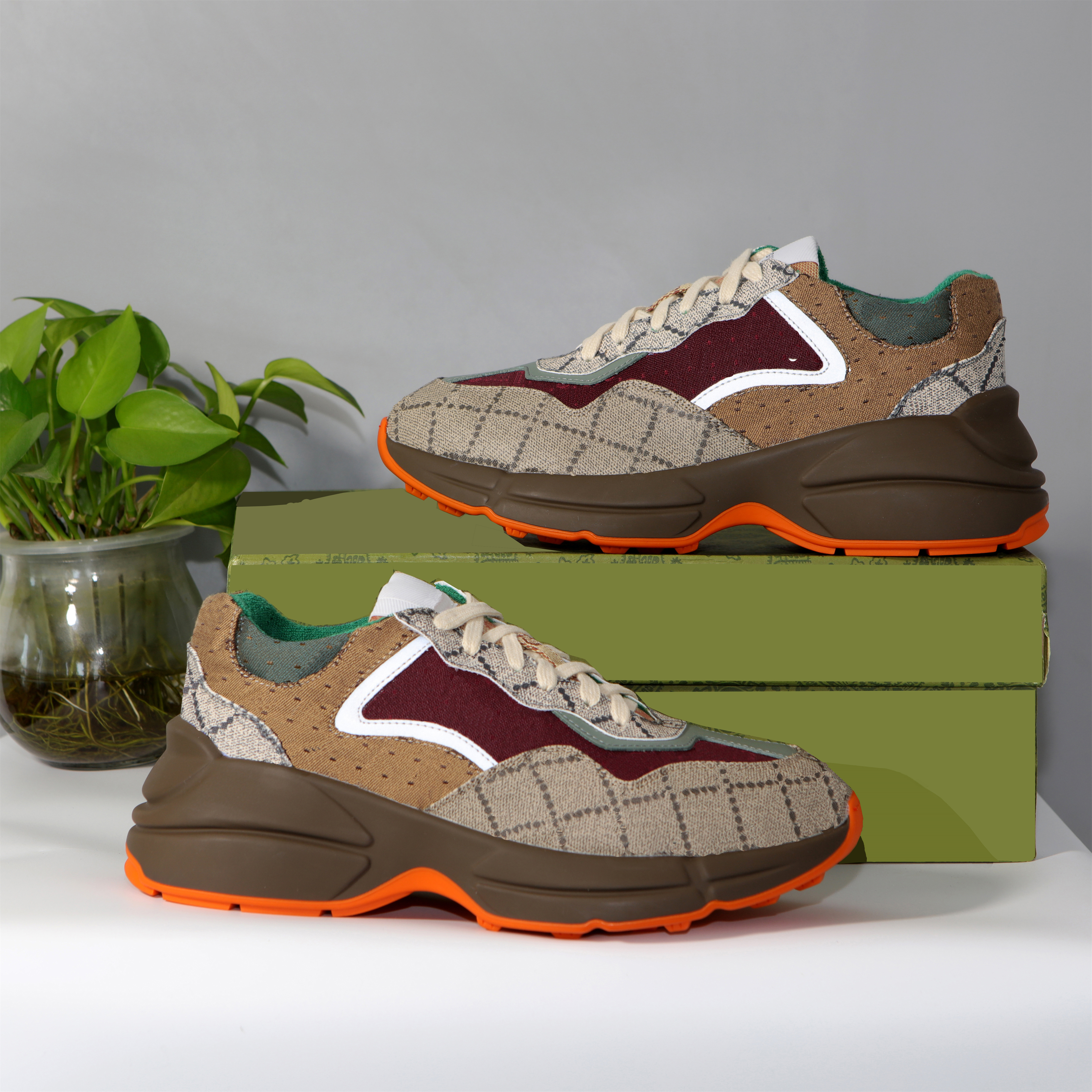 男性女性カジュアルシューズRhyton Sneabers Platform Sneabers Designers Vintage Trainers Leath Sneaker Luxury Chaussuresマルチカラートレーナー付き箱