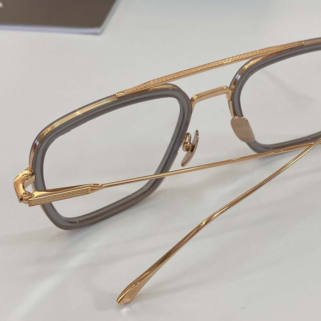 Hot Luxury Designer Optiska ramar för män Mänglas för kvinnor Kvinna Square Eyewear Stor Golden Black Frame Strålning Skyddslinser kommer med fodral