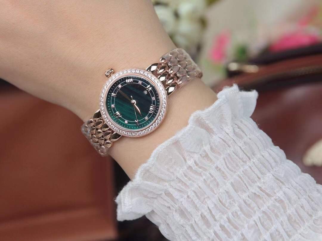 Nya kvinnor Green Malachite Quartz klockor Geometriska romerska siffror Diamond Watch Female Double Circle Wristwatch Pink Mother of Pearl Shell Dial 29mm