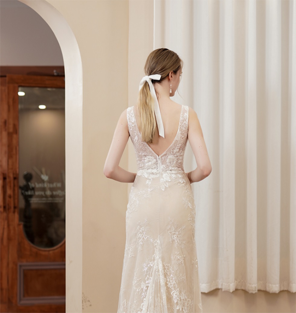 Luxus-Hochzeitskleid mit V-Ausschnitt, Spitze, Tasche, Hüfte, Fischschwanz, handbestickt, mit Perlen verziert, kleines Schlepplicht LD8034