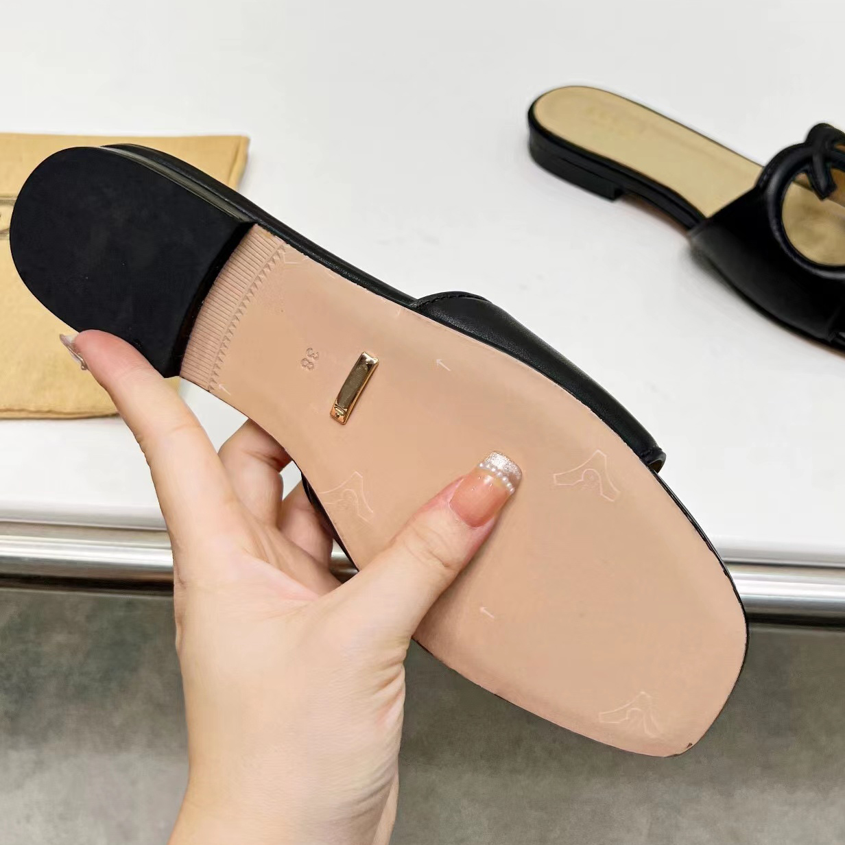 womens summer slipper slides Ladies Slippers Brand Designer Sandals Flat Heel Fashion Versatile Leather Casual Comfort Flip Flop Size 12