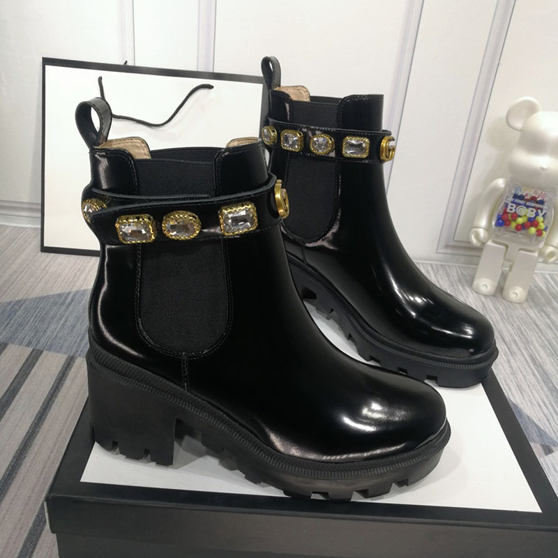 Moda lüks tasarımcı kadın klasik ayak bileği botları baskı deri elmas metal düğmesi basılı kışa kış orta topuk kısa bot büyük boy orijinal kutu