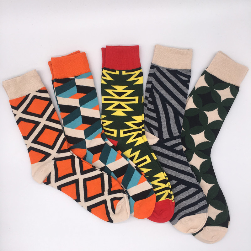 Chaussettes pour hommes à la mode Street Skate Happy multicolore fabricant en gros pas de boîte-cadeau 220923