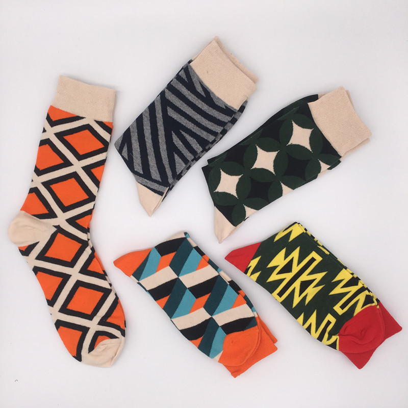 Chaussettes pour hommes à la mode Street Skate Happy multicolore fabricant en gros pas de boîte-cadeau 220923