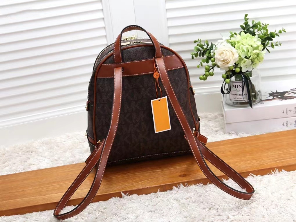 Бренд 2023 Мужские рюкзаки женская сумочка кожаная дизайн модные коричневые буквы Crossbody Bag 27x14x129cm270y