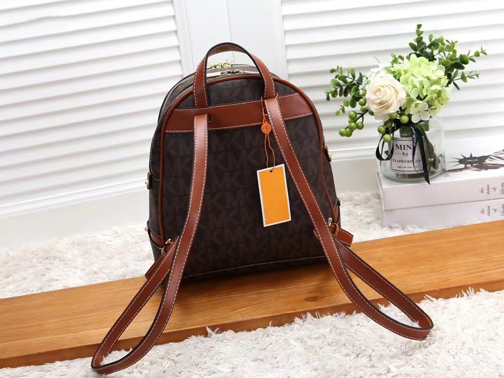 Varumärke 2023 Herrens ryggsäckar Kvinnors handväska Läderdesignväskor Fashion Brown Letter Crossbody Bag 27x14x129cm2642