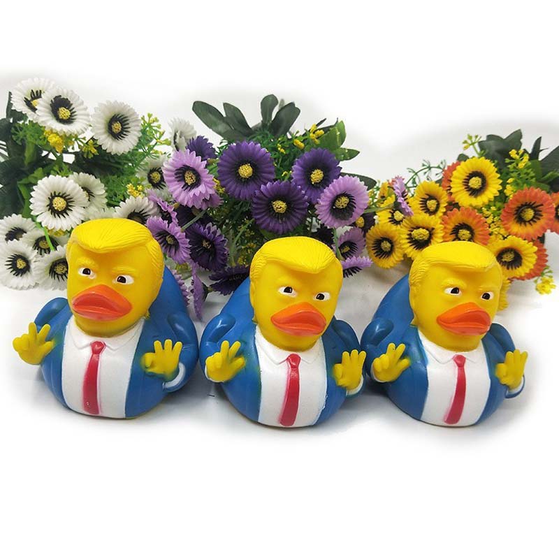 2022 PVC Trump Duck Bath Yüzen Su Oyuncak Partisi Malzemeleri Komik Oyuncaklar Yaratıcı Hediye Stoku