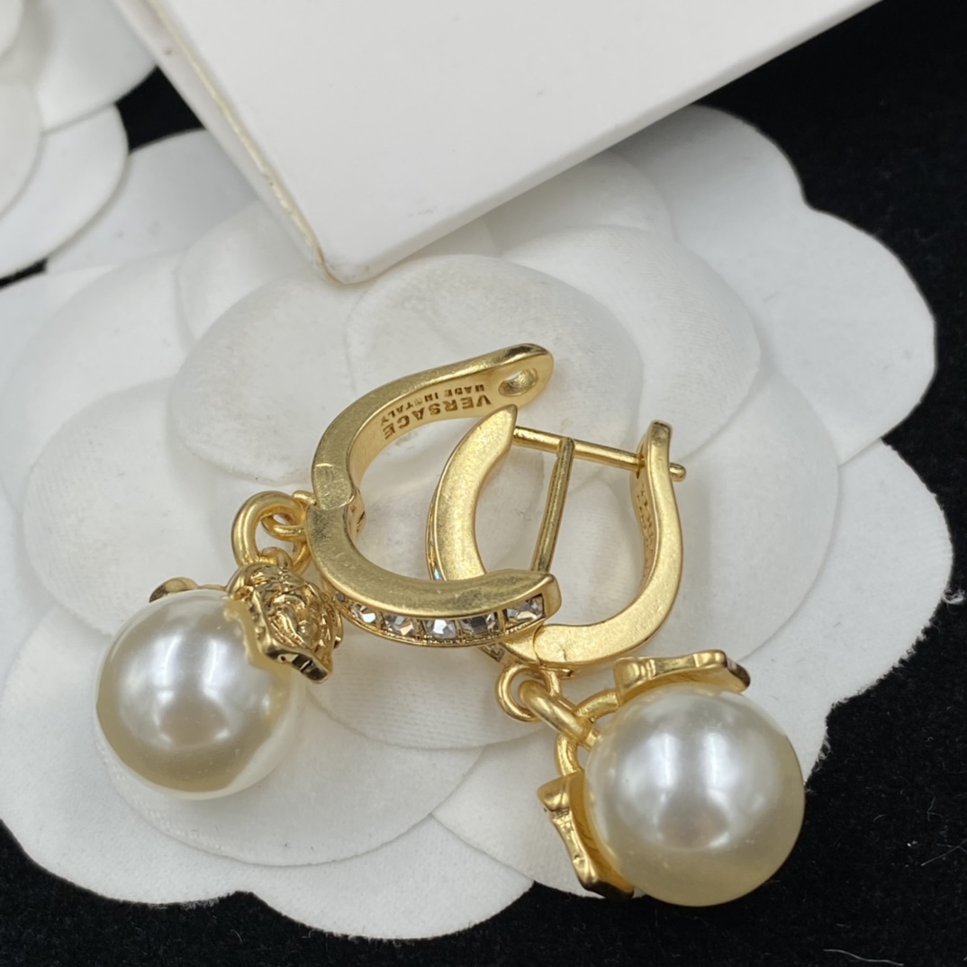 Mode Pearl Pendants Necklace Stud Earring Ring sets kvinnors mässing 18K Gold Plated Medusa Ladies Designer Jewelry MS11 --07241B