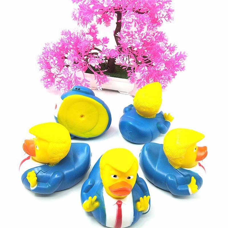 2022 PVC Trump Duck Bath Yüzen Su Oyuncak Partisi Malzemeleri Komik Oyuncaklar Yaratıcı Hediye Stoku