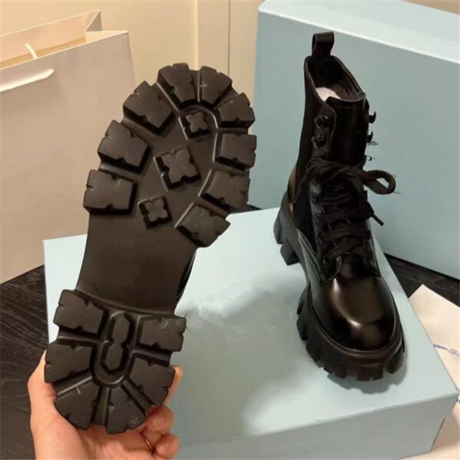 مصمم نسائي مارتن بوتس الجلود في الكاحل الحذاء نساء عالية الكعب أحذية الشتاء المطاط الدانتيل حتى الجوارب