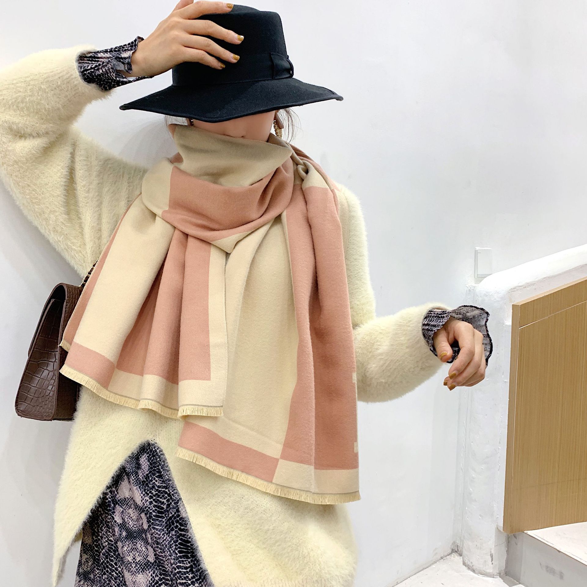 スカーフデザイナースカーフカシミアラップ女性のための温かい柔らかいスカーフ秋の冬の長いショールカモフラージュアニマル格子縞のブラックオレンジkha283i