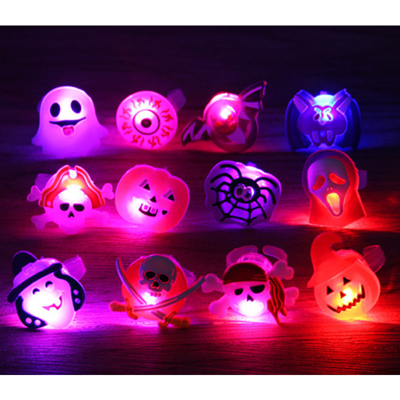 Décorations de Noël Halloween Flash LED Anneau Rougeoyant Citrouille Fantôme Crâne Père Noël s pour Enfants Cadeaux Fête 220924