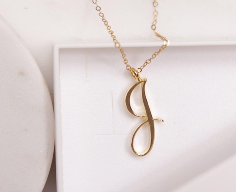 Cursive Initial Alphabet Capital Letter Collier en acier inoxydable Swirl English A J N R Nom de luxe Texte de texte Colliers de chaîne de pendentif sans boîte