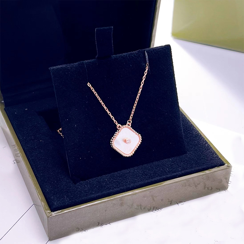 Classic Women Necklaces Crystal Flower Pendant Brand Designer Neck Chain Elegant Pendants Jewelry