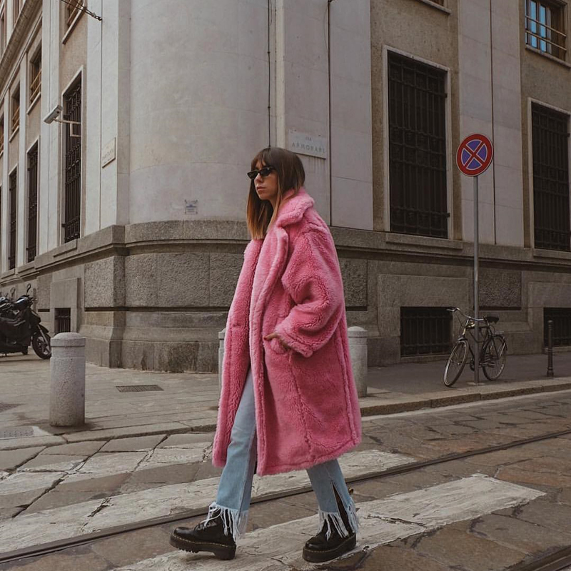 Fourrure pour femmes fausses roses longues en peluche de veste d'ours hiver hiver épais chauds surdimensionnés sur les vêtements d'extérieur chunky