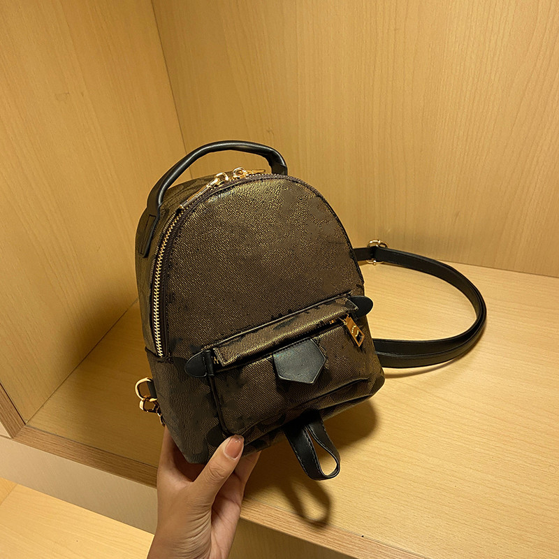 الموضة 23SS GRILS حقيبة ظهر للنساء MINI CROSS BODY BAG for Girl Handbag Leather Leather Back Back Pack Coftle Counter Facs Pounds 5261380