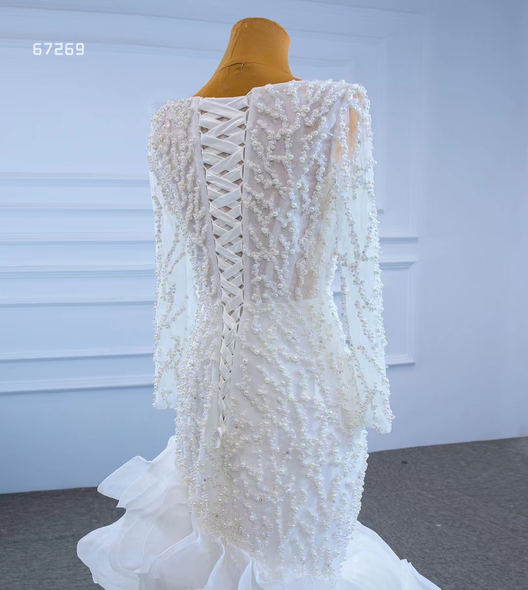 Meerjungfrau-Hochzeitskleid, luxuriöse Spitze, volle Ärmel, tiefer V-Ausschnitt, plissiert, Perlen, PaillettenSM67269