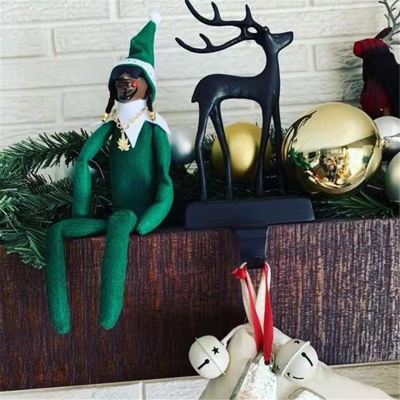Snoop on a suppoopクリスマスエルフ人形のスパイベントおもちゃフェスティバルパーティーの装飾ホームレジンオーナメント新年プレゼント