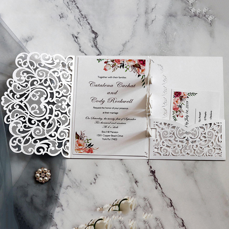 Cartões 25/Europeu Laser Cut Convites de Casamento 3D Tri-Fold Noiva e Noivo Lace Party Favor Suprimentos 220930297Y