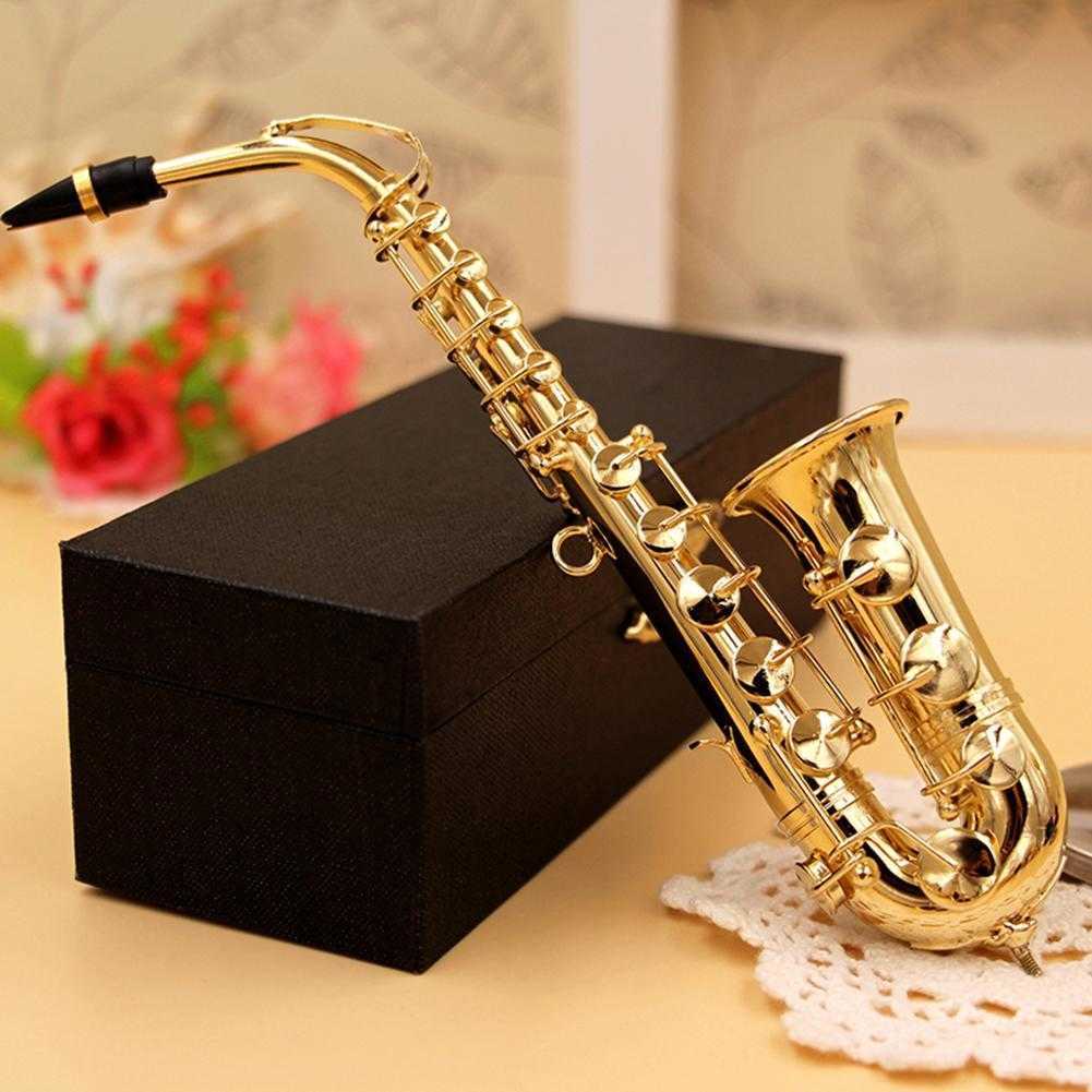Objets décoratifs Figurines Mini saxophone modèle Retro Metal Musical Instrument Ornement avec support noir Boîte d'accueil Table de vie de salon Cadeaux 0930
