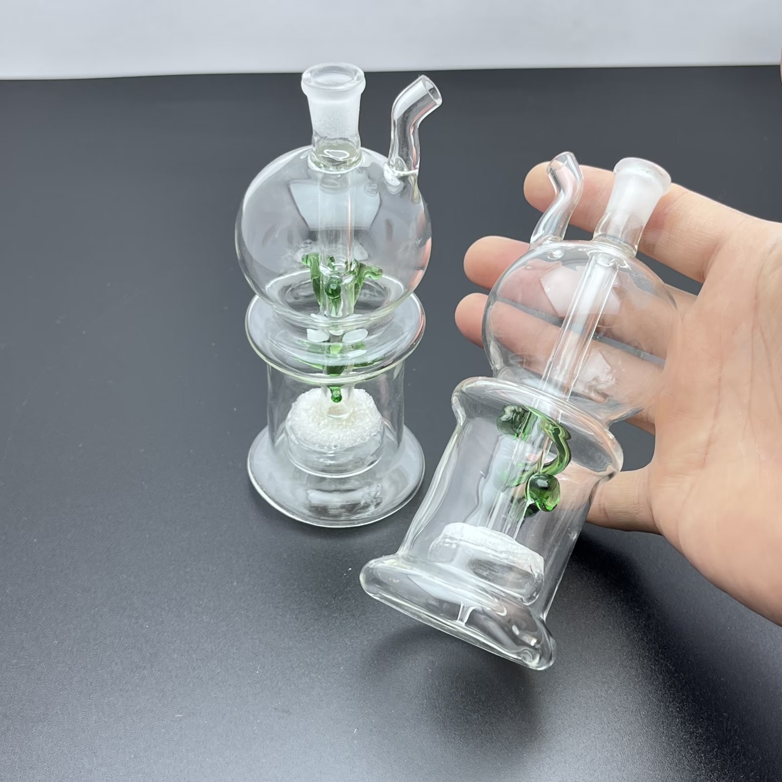 Pipa da fumo Mini bong in vetro narghilè Forma metallica colorata Classica mela superiore e inferiore Nucleo di sabbia Bottiglia di fumo d'acqua in vetro con buone prestazioni di filtrazione