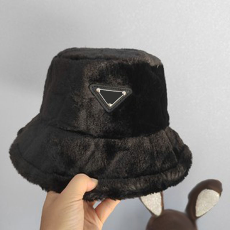 デザイナーバケットハットファッションファーリードームキャップ冬の温かい帽子幾何学的なプリントユニセックスキャップ4色オプション313g