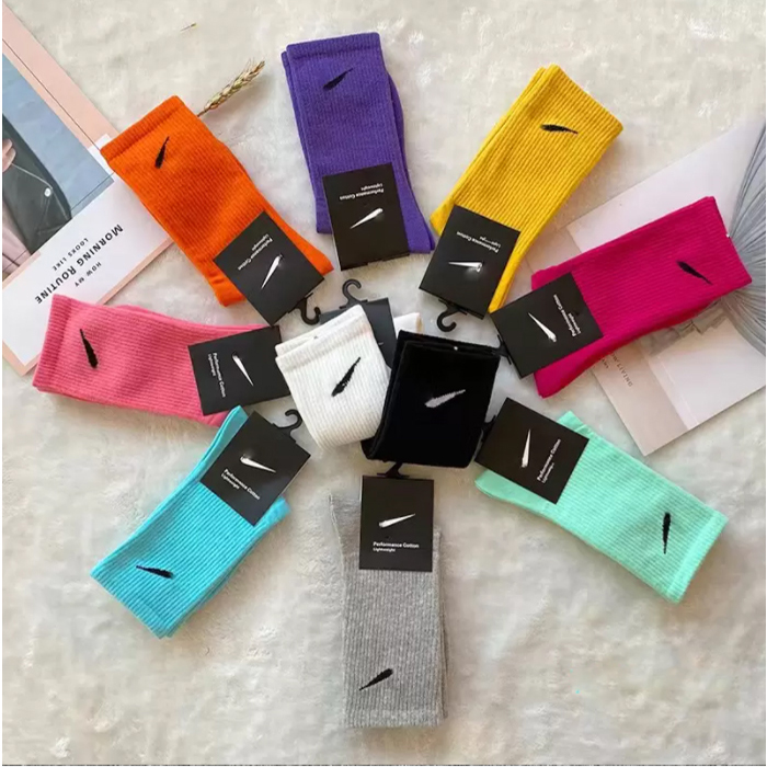 Party Favor Sale Sports Socks Par Long Socks Personlighet Kvinnlig Design Lärarskolestil Mixed Color Wholesale N med taggar