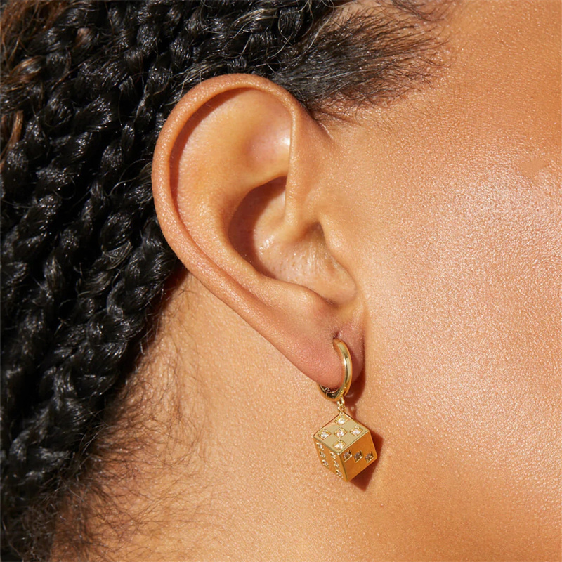 Boucles d'oreilles en forme de dés simples, Design de Niche INS, clous en cuivre plaqué or, Micro-ensemble de Zircon, à la mode, accessoires de bijoux assortis, cadeaux, 2022ss