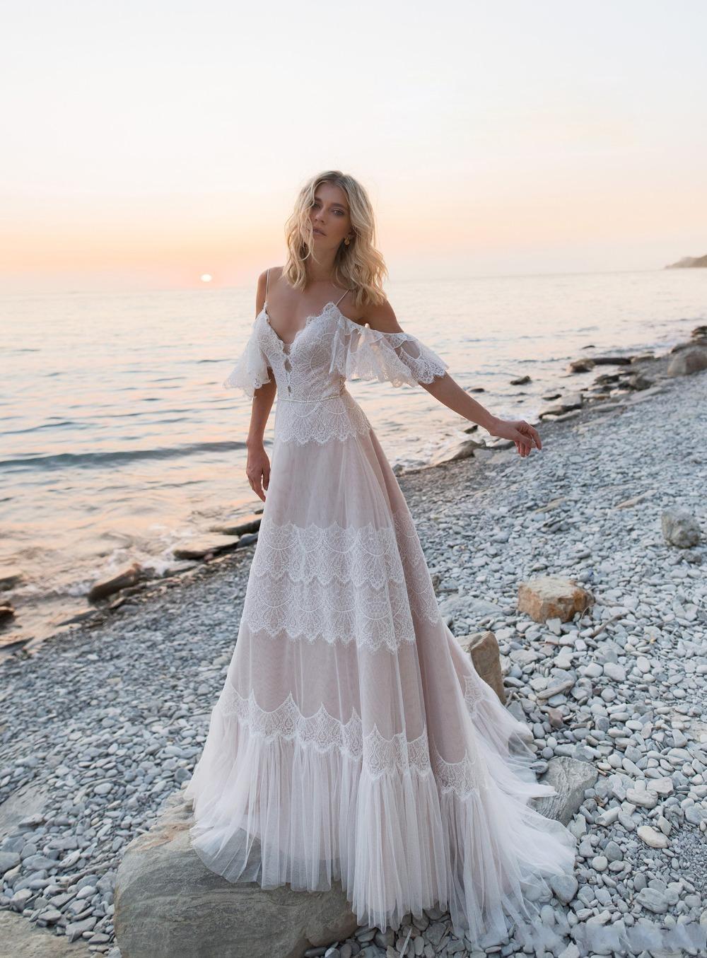 2022 Bohemian Beach Lace A Line Wedding Dresses Spaghetti Straps Tulle tulle the sweep Train Boho Wedding Dress Dontrals Robe de Mariee C0811