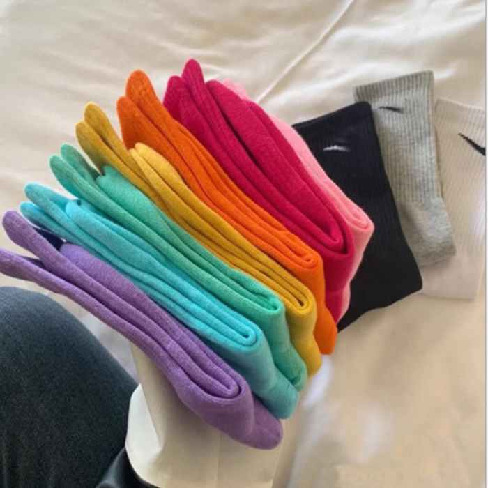 Party Favor Sale Sports Socks Par Long Socks Personlighet Kvinnlig Design Lärarskolestil Mixed Color Wholesale N med taggar