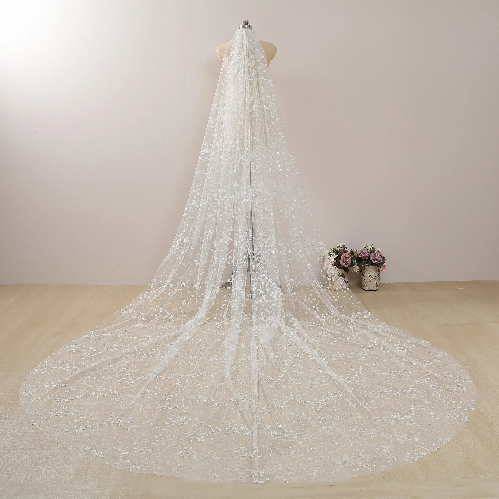 Romantiska stjärnor Moon Bridal Veil 2023 Silver Sparkly Twinkle Star Veils Ivory Constellation Cathedral Wedding Veil Shimer Voiling Chapel Floor Waltz Längd Y2K