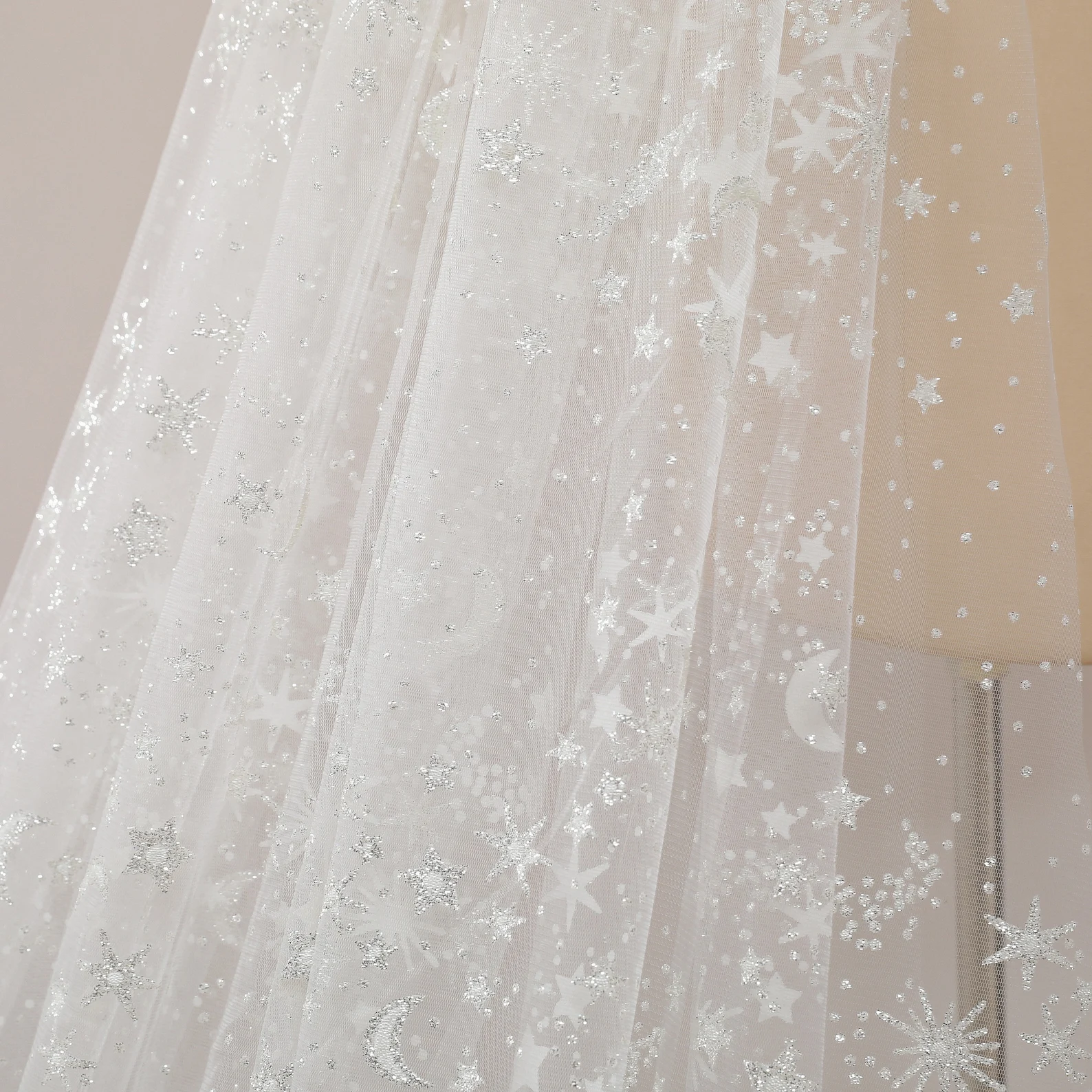 Romantiska stjärnor Moon Bridal Veil 2023 Silver Sparkly Twinkle Star Veils Ivory Constellation Cathedral Wedding Veil Shimer Voiling Chapel Floor Waltz Längd Y2K