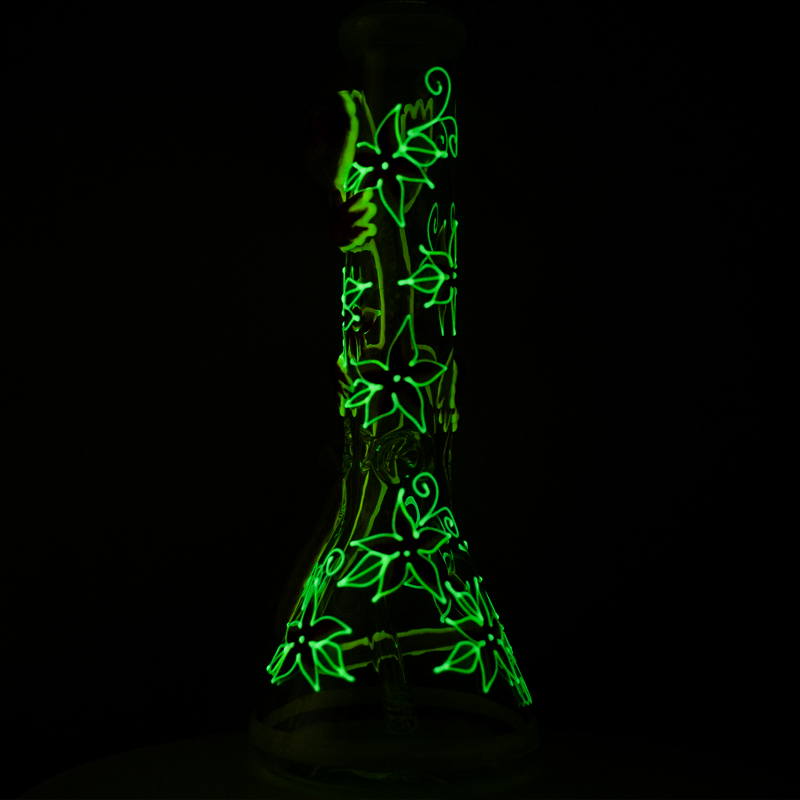 Unique 3D Yellow Lizard Handwork Style Hookahs Glow In The Dark Big Bongs Ice Pinch Pyrex Thick Glass Water Pipes With Bowl Diffused Downstem