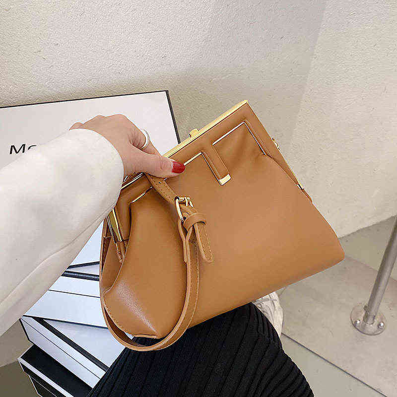 New 2022 popular clip mouth sling one Shoulder Bag diagonal bag contrast color Purses