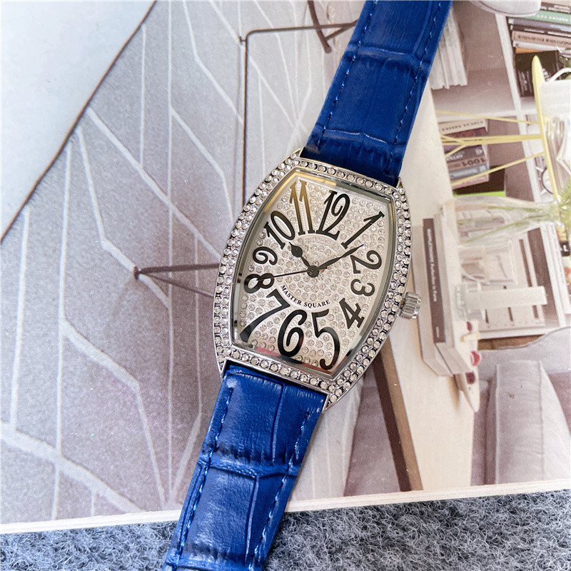 Full Diamond Watch Mens Quartz Movement Watches 33mm med diamantpäckt stålkvinnor Business armbandsur armband Montre de luxe gåvor för män vattentät
