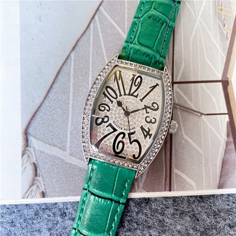 Full Diamond Watch Mens Quartz Movement Watches 33mm med diamantpäckt stålkvinnor Business armbandsur armband Montre de luxe gåvor för män vattentät