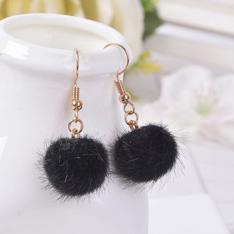 Boucles d'oreilles pendantes en fausse fourrure pour femmes, joli pompon doux, crochet d'oreille, goutte, bijoux pour filles, cadeau de noël d'hiver