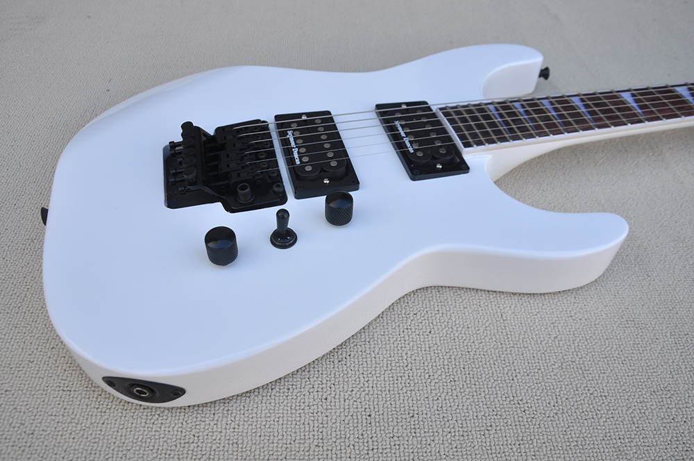 Chitarra elettrica bianca 6 corde con pickup humbucker, tastiera in palissandro floyd rose